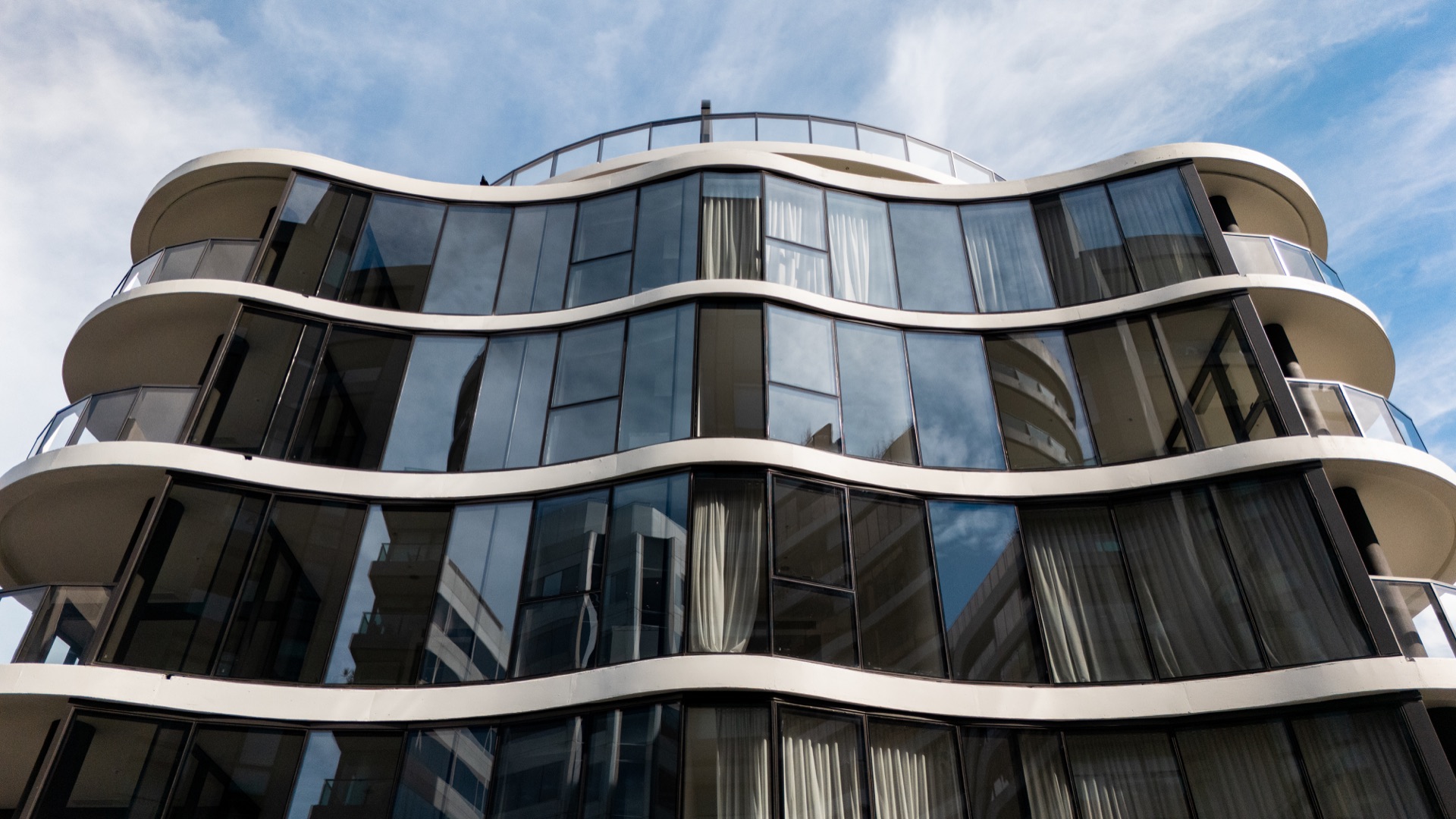 The Albertine, Queens Lane